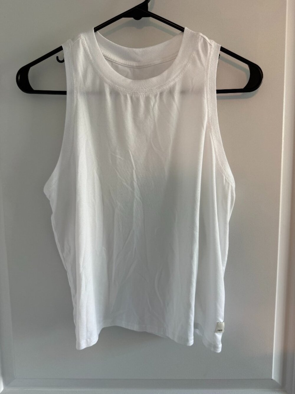 Vuori White Muscle Tank – Women's